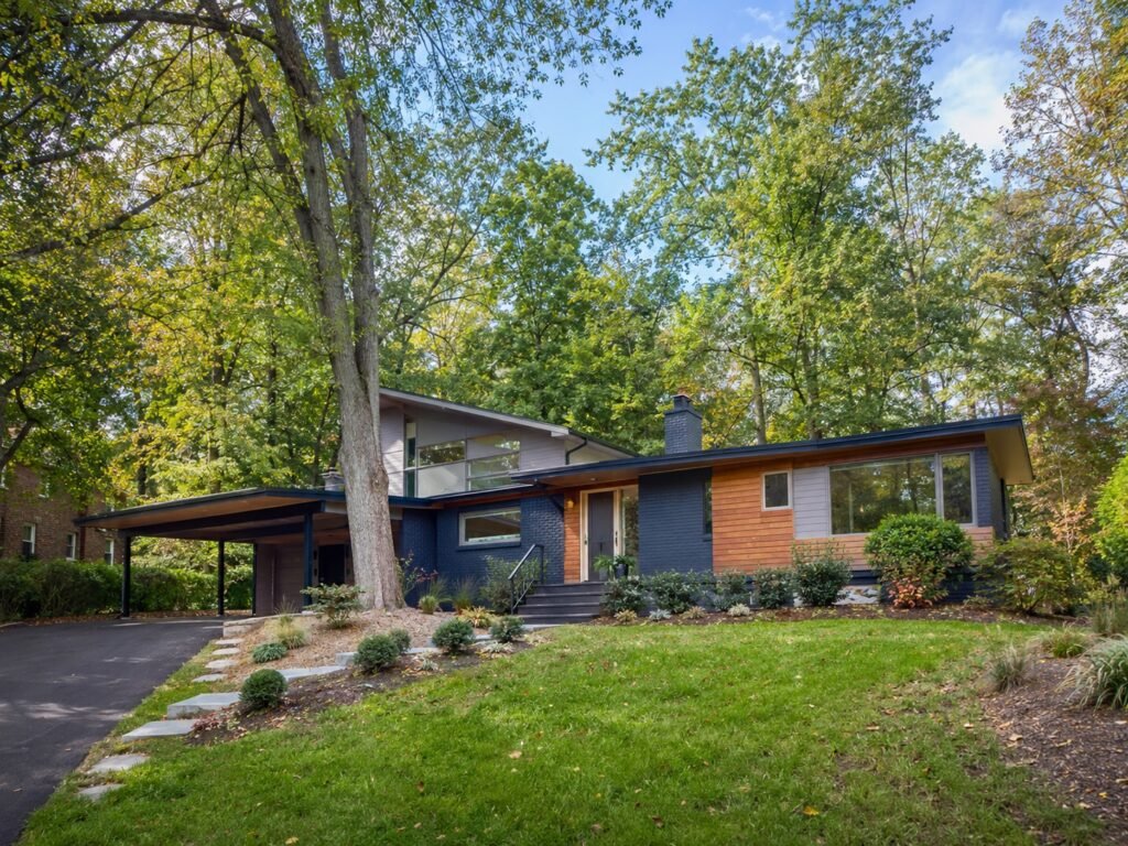 Mid-century home addition in the City of Fairfax