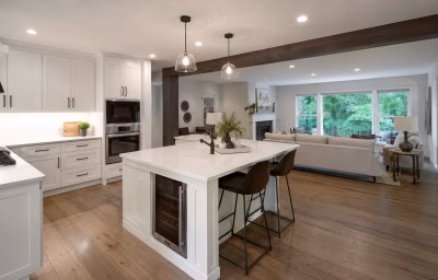 Open-concept main level in a 1980s Lake Ridge colonial in Woodbridge